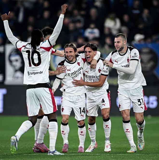 早报：拜仁的四线一十六胜，在我的肩膀上扛着！（早报：拜仁四线豪取16连胜，一肩扛起全队！）