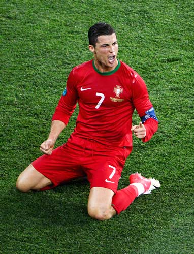 减压，图片报：多特高层几乎每周都与乔布进行单独交流（《图片报》：为减压，多特高层几乎每周与乔布单独沟通）