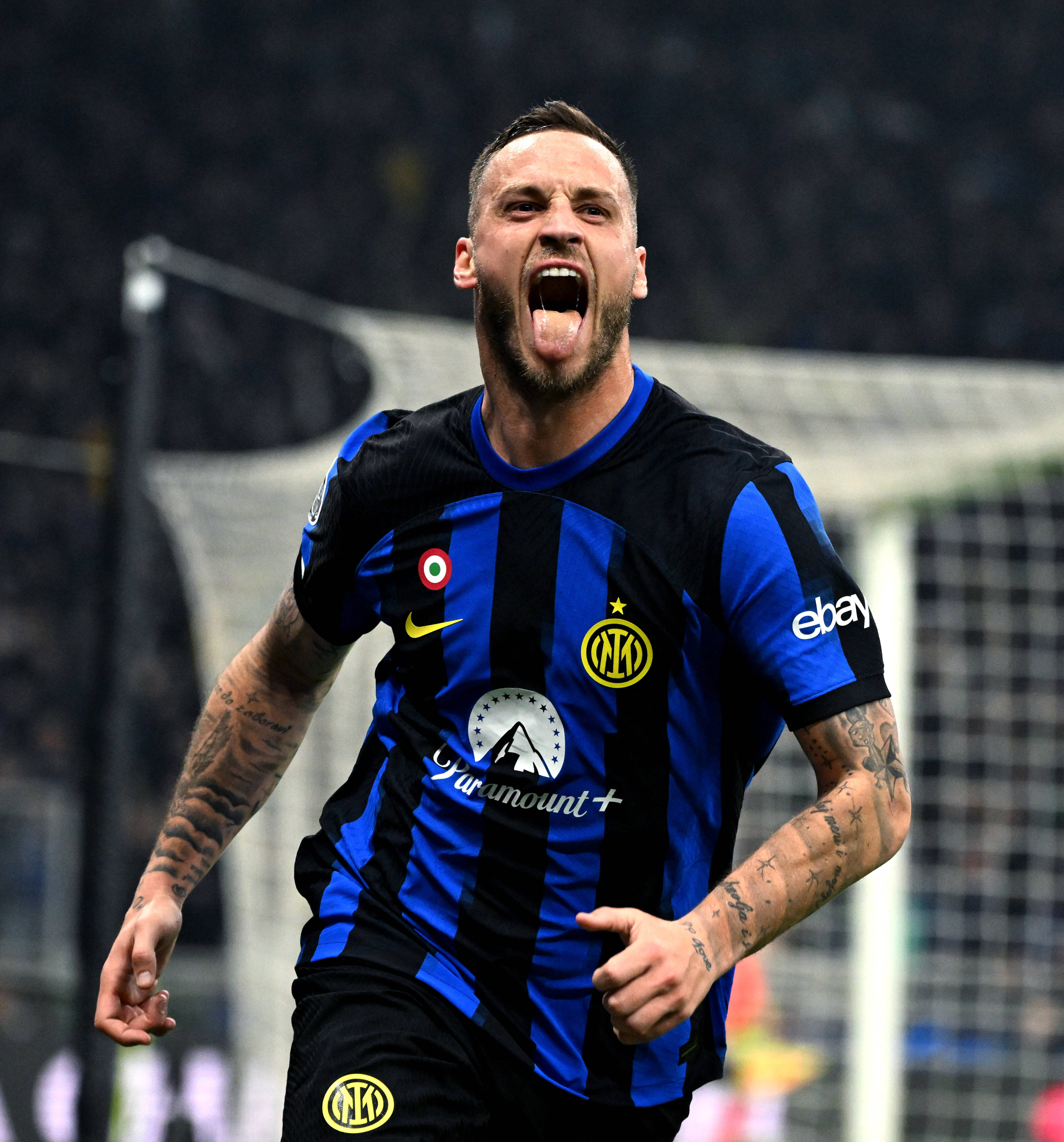 Tsygankov的后期支撑领先让赫罗纳超越皇家社会并走出降级区（Tsygankov终场前打入制胜球，助赫罗纳力压皇家社会脱离降级区）