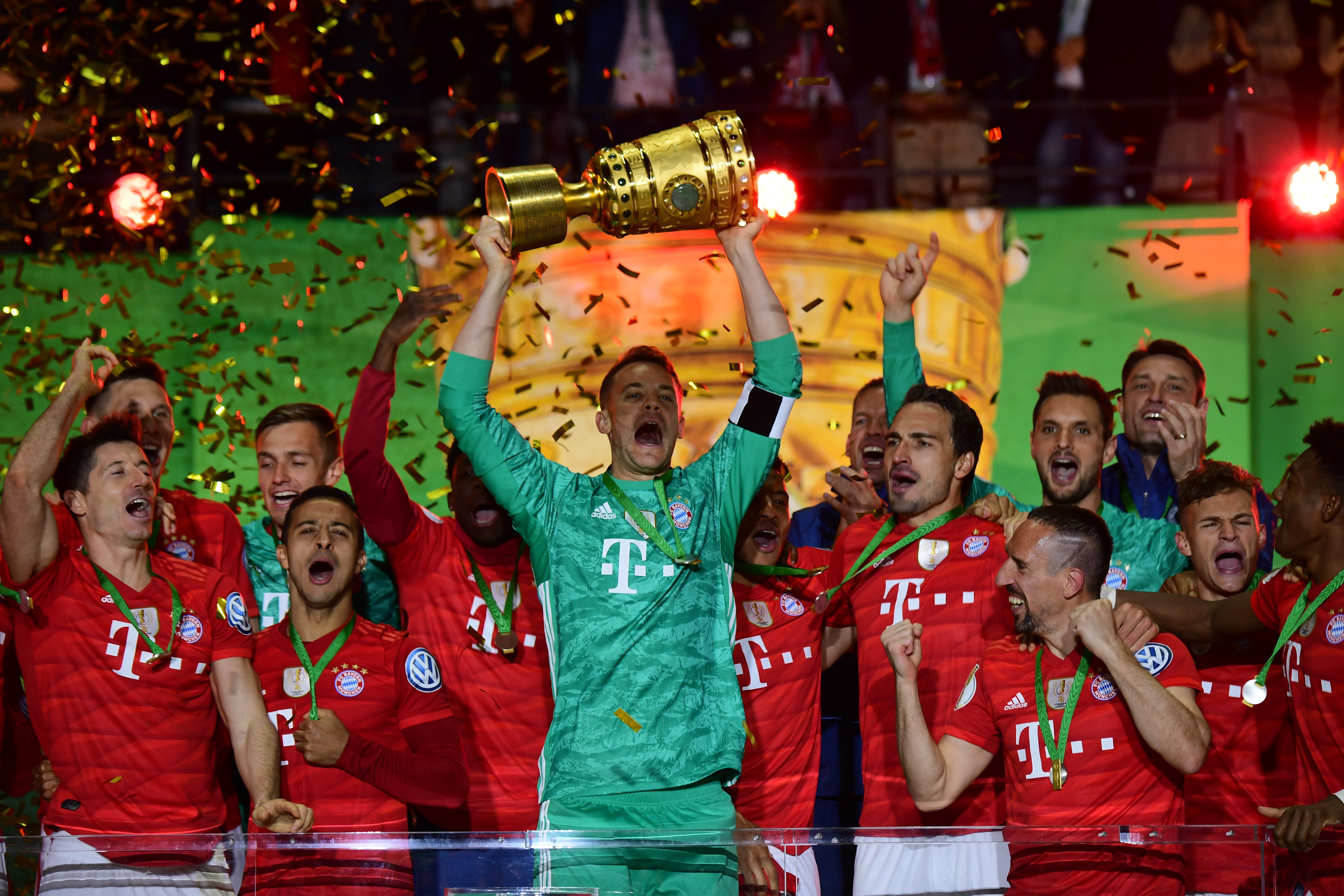 莱切2-1都灵，班达、拉萨纳-库利巴利建功（莱切2比1击败都灵，班达与拉萨纳-库利巴利相继进球）