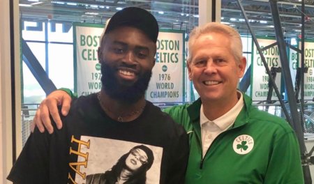 共和报：米兰正考虑冬窗签回41岁的蒂亚戈-席尔瓦（共和报：米兰酝酿冬窗签回41岁蒂亚戈-席尔瓦）