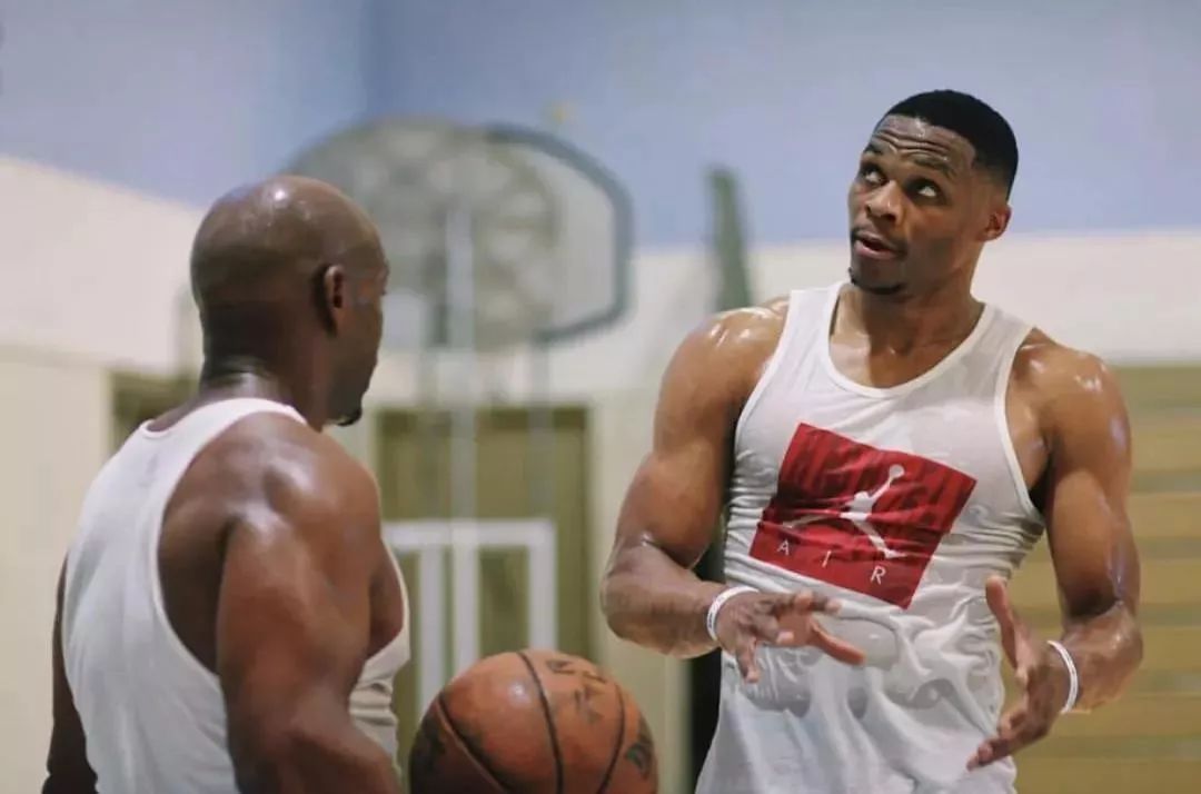 切尔西大胜，恩佐是世界第最佳中场之一这没问题吧。（切尔西大胜，称恩佐为世界顶级中场之一不过分吧）