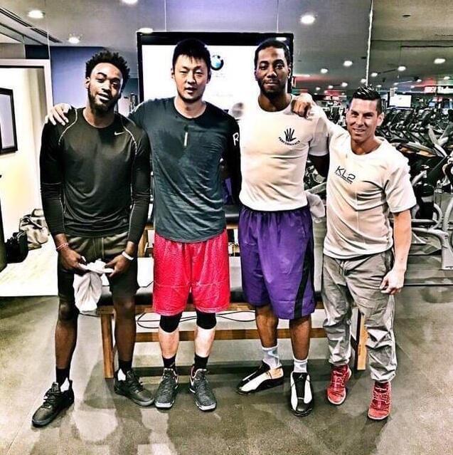 库有引力？美媒：本赛季库里不在场队友三分命中率骤降（美媒：本季库里不在场时，勇士队友三分命中率显著下滑）