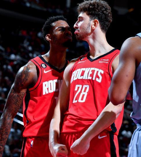 最强皇马呼之欲出！内部空前团结+全员护驾阿隆索 3场虐菜战找信心（皇马最强版在路上！全队空前团结力挺阿隆索，三场轻取对手找回信心）