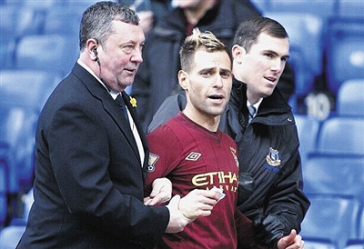 记者：本届世界杯将有半场球员和教练采访，赛前两天开发布会（记者称本届世界杯将增设半场球员与教练采访，赛前两日举行发布会）