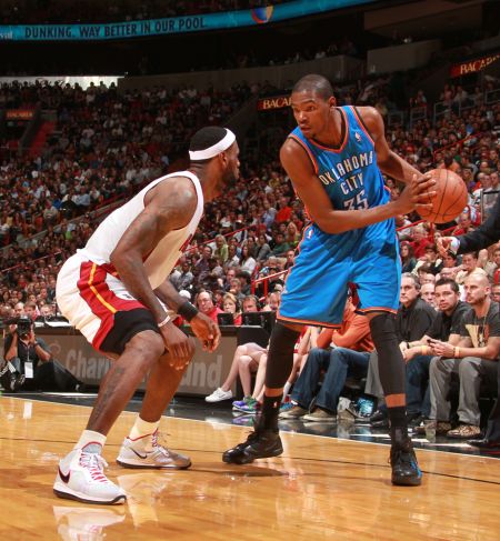 巴萨官方回顾诺坎普翻新前最后一场：12人仍在队内，7人首发（巴萨官方重温诺坎普翻修前最后一战：阵中仍有12人，7人当时首发）