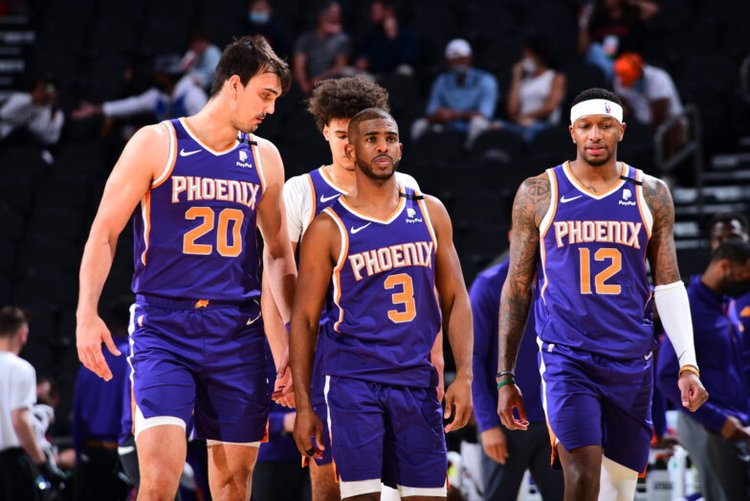 克莱：比赛中喷点垃圾话很有趣，只要不人身攻击就可以（克莱：比赛里说点垃圾话挺有意思，别涉及人身就行）