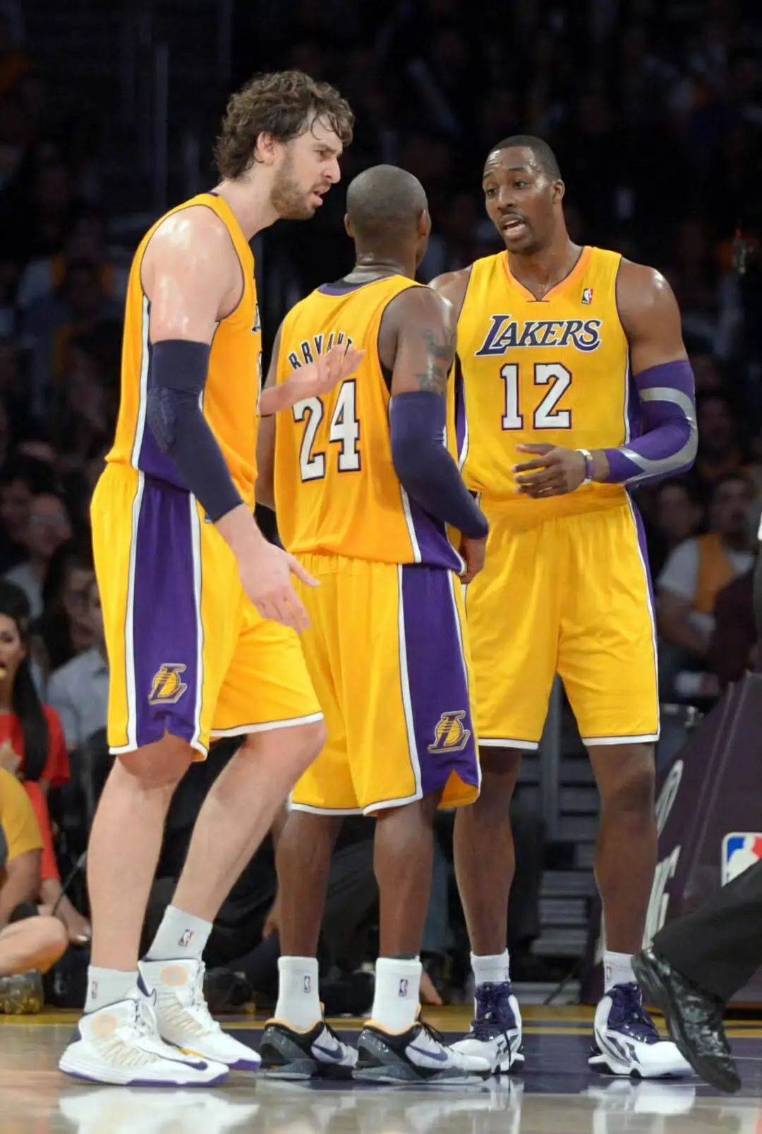 维罗纳vs帕尔马：加利亚尔迪尼、焦瓦内首发，库特罗内、马特奥-佩莱格里诺出战（维罗纳迎战帕尔马：加利亚尔迪尼、焦瓦内首发，库特罗内与马特奥-佩莱格里诺登场）