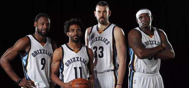 记者：阿坎吉因流感缺席训练，球员身体状况将于明日进行评估（记者：阿坎吉因流感缺席训练，身体状态将于明日评估）